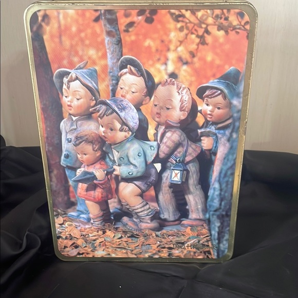 Charming Autumn Scene Decorative Tin 1993 m.j.Hummel - Picture 1 of 3